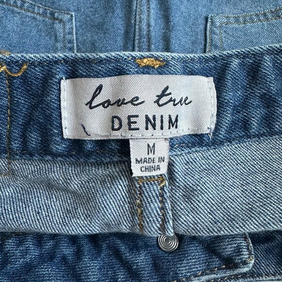 LOVE TREE - Jean Short Shorts - Picture 3 of 3